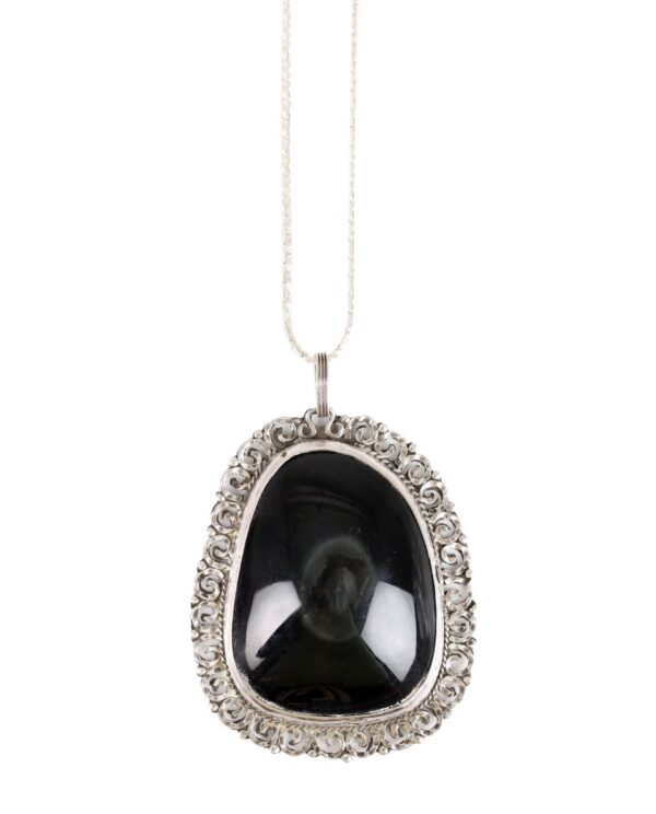 hugeonyxstonelargependant-2